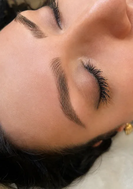 Zahojený permanentní make-up obočí — přirozené vláskování, Tria Beauty Olomouc