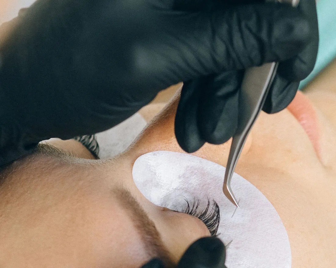 Prodlužování řas v salonu Tria Beauty Olomouc